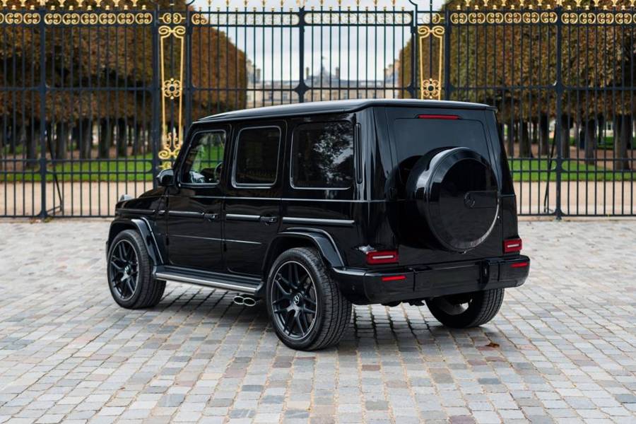 Mercedes Classe G63 AMG noire, vue arrière trois quarts