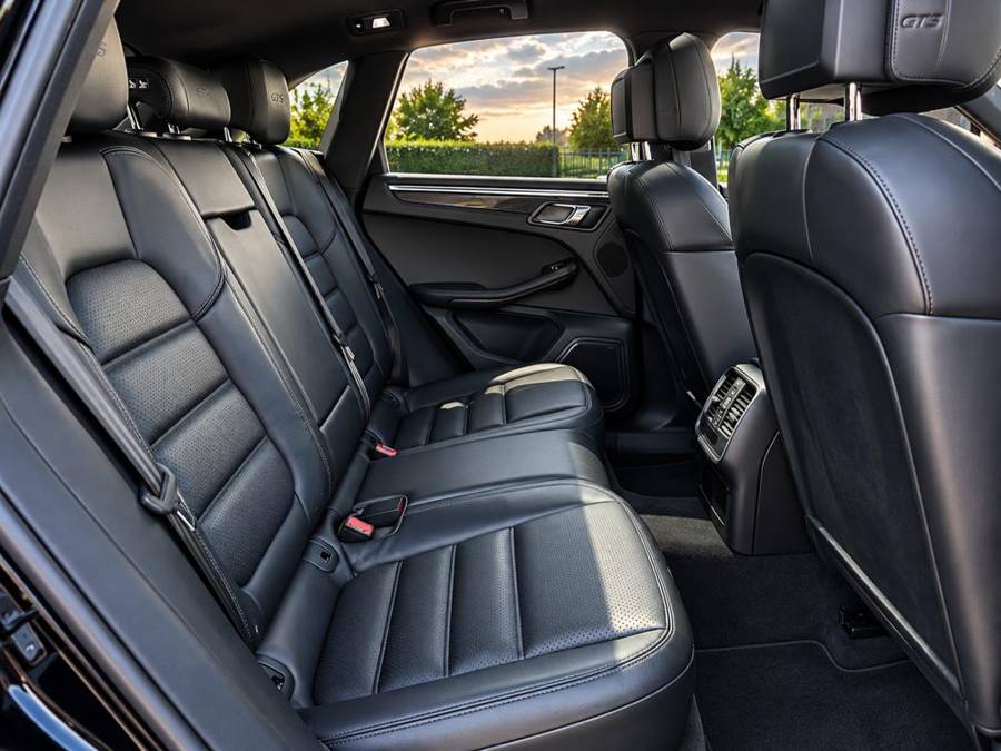 Banquette arrière en cuir noir du Porsche Macan GTS