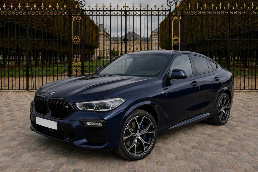 BMW X6 bleu nuit, vue avant trois quarts